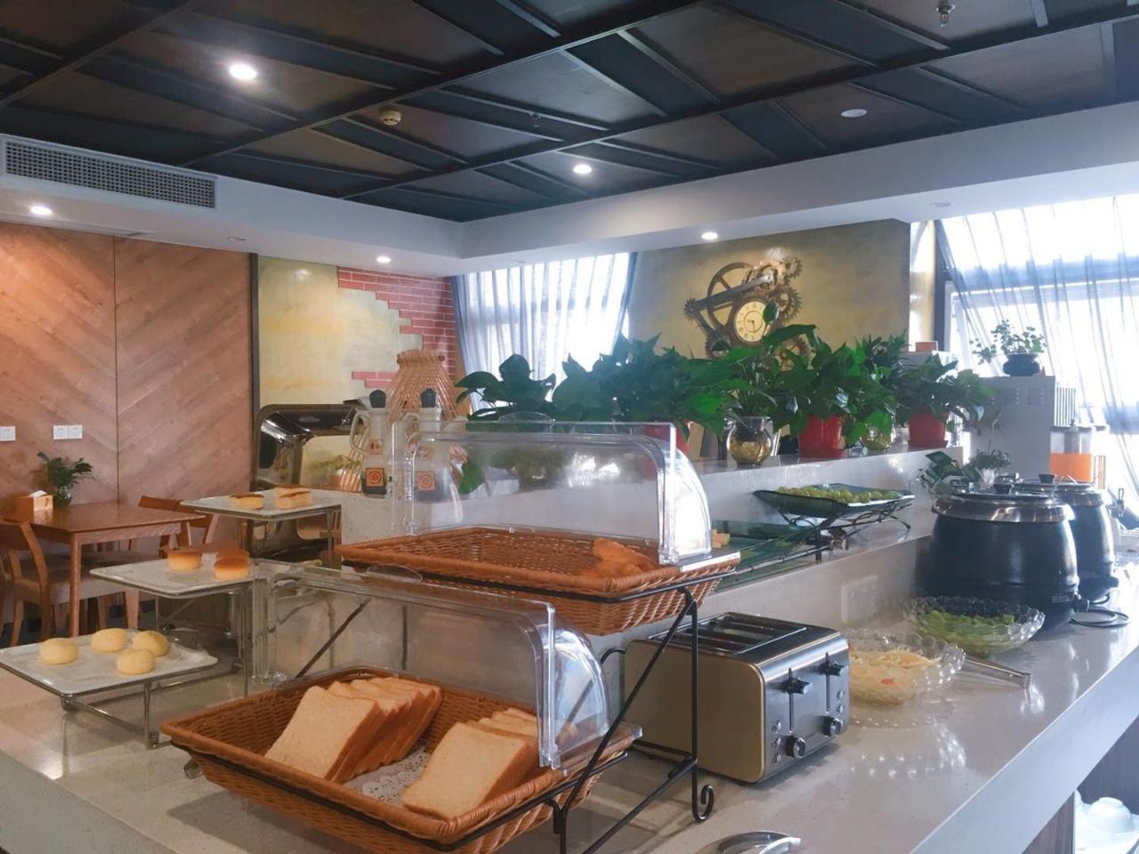 Nostalgia Hotel Near Tianjin Polar Ocean Word- Tianjin Fonte Joy World, 10 Minutes Drive Away From Tianjin Tanggu High-Speed Railway Station, Free Ice-Cream, Mineral Water, Snacks And Laundry Service, English Communication Well Екстер'єр фото